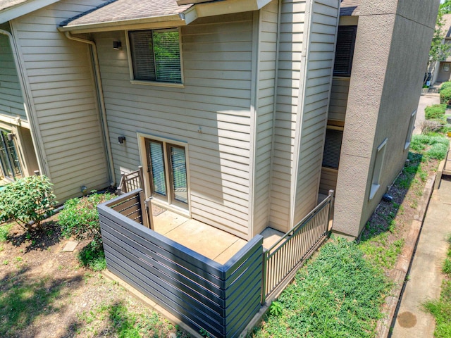 1841 Fernspring Cv Unit 26, Germantown, TN 38138 - view of side of home featuring a shingled roof