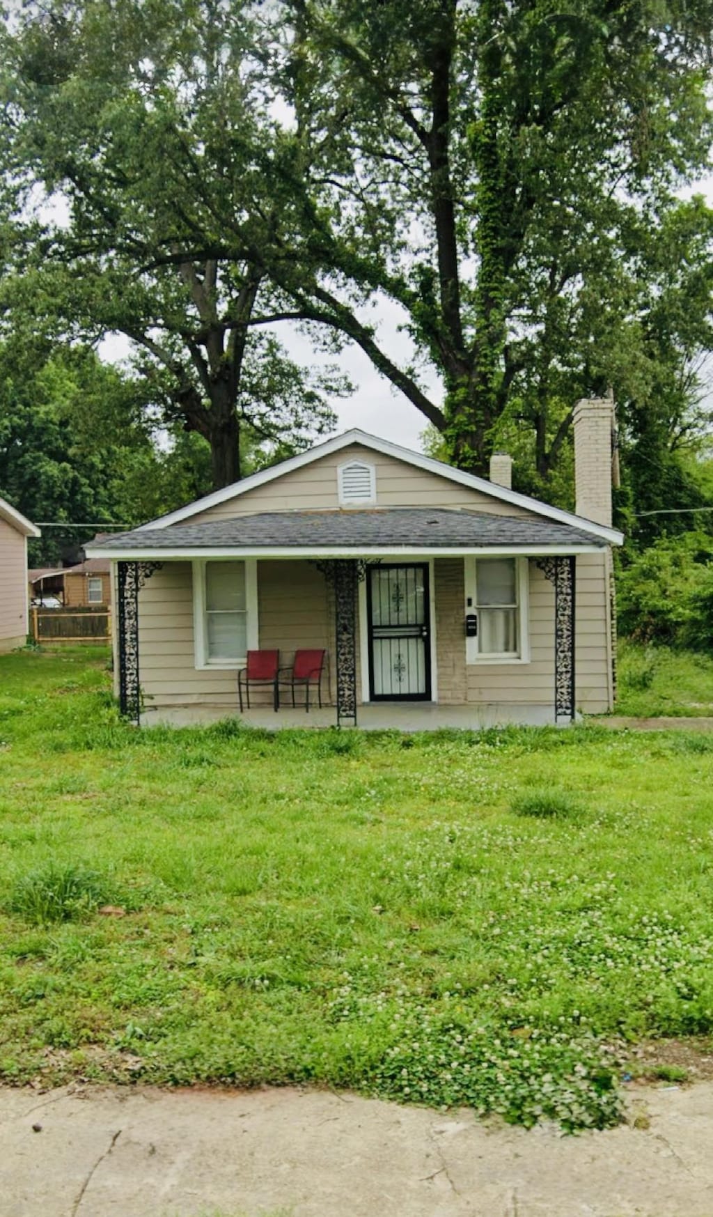 2941 Carrington Rd, Memphis, TN 38114 - bungalow-style house featuring a chimney, covered porch, a front yard, and roof with shingles