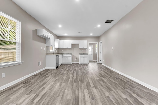 764 Garland St, Memphis, TN 38107 - unfurnished living room featuring light wood-type flooring and recessed lighting