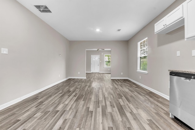 764 Garland St, Memphis, TN 38107 - unfurnished living room featuring light wood-style floors, a ceiling fan, and recessed lighting