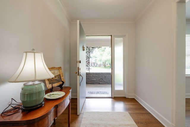 5208 Gwynne Rd, Memphis, TN 38117 - entryway with wood finished floors and crown molding