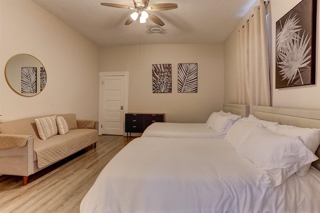1680 Euclid Ave, Memphis, TN 38114 - bedroom featuring wood finished floors, a textured ceiling, and a ceiling fan