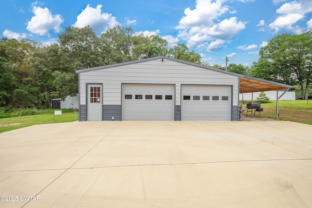 571 Todd Ray Cv, Henderson, TN 38340 - garage with a garage