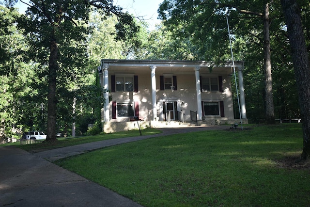 101 Bob St, Selmer, TN 38375 - neoclassical / greek revival house featuring a front yard