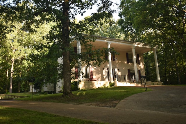 101 Bob St, Selmer, TN 38375 - view of front facade with a front lawn