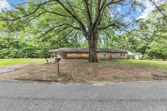 3205 E Shirley Cir, Memphis, TN 38127 - ranch-style home featuring a front yard and driveway