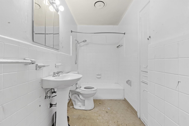 3205 E Shirley Cir, Memphis, TN 38127 - full bath featuring tile walls and shower / bathtub combination