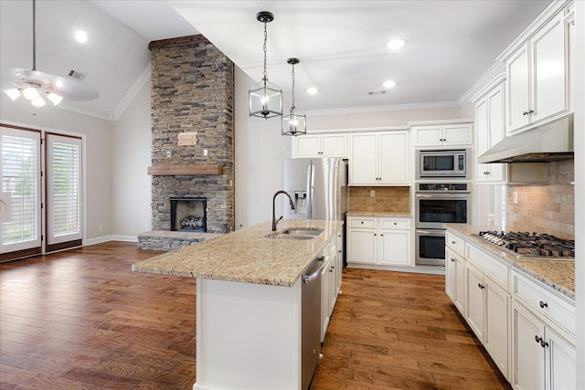 10040 Dropseed Cir, Lakeland, TN 38002 - kitchen with appliances with stainless steel finishes, under cabinet range hood, vaulted ceiling, a ceiling fan, and wood finished floors