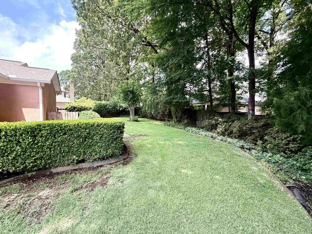 7598 Fairway Forest Dr E, Memphis, TN 38016 - view of yard