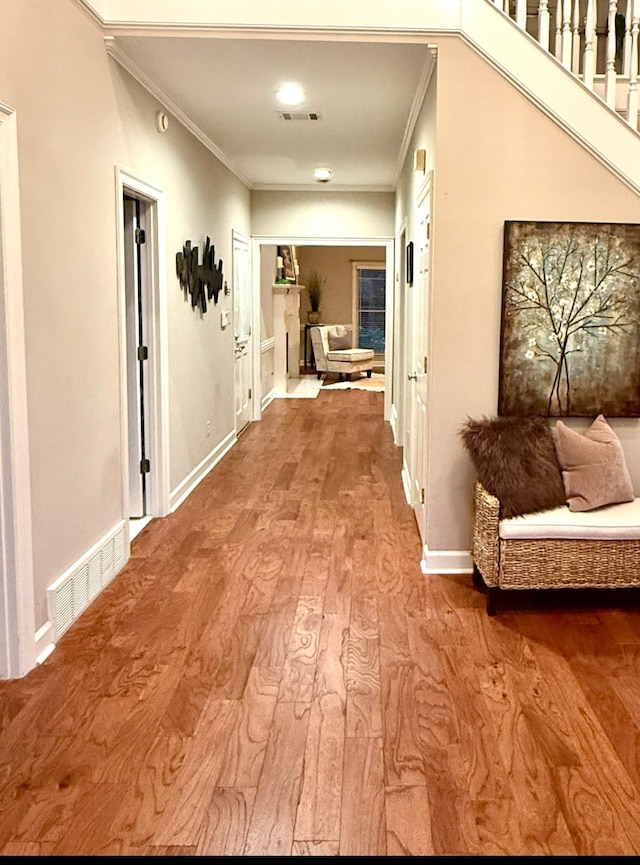 7598 Fairway Forest Dr E, Memphis, TN 38016 - hall featuring ornamental molding and wood finished floors