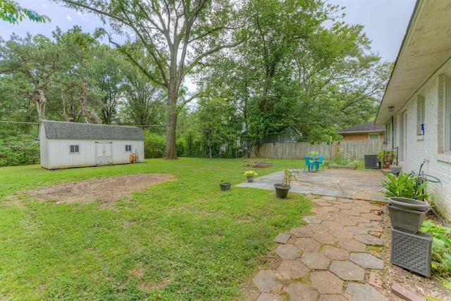 4427 Quince Rd, Memphis, TN 38117 - view of yard featuring a patio and an outbuilding