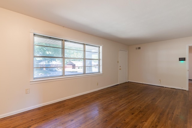 1539 Eason Ave, Memphis, TN 38116 - unfurnished room featuring wood finished floors and baseboards