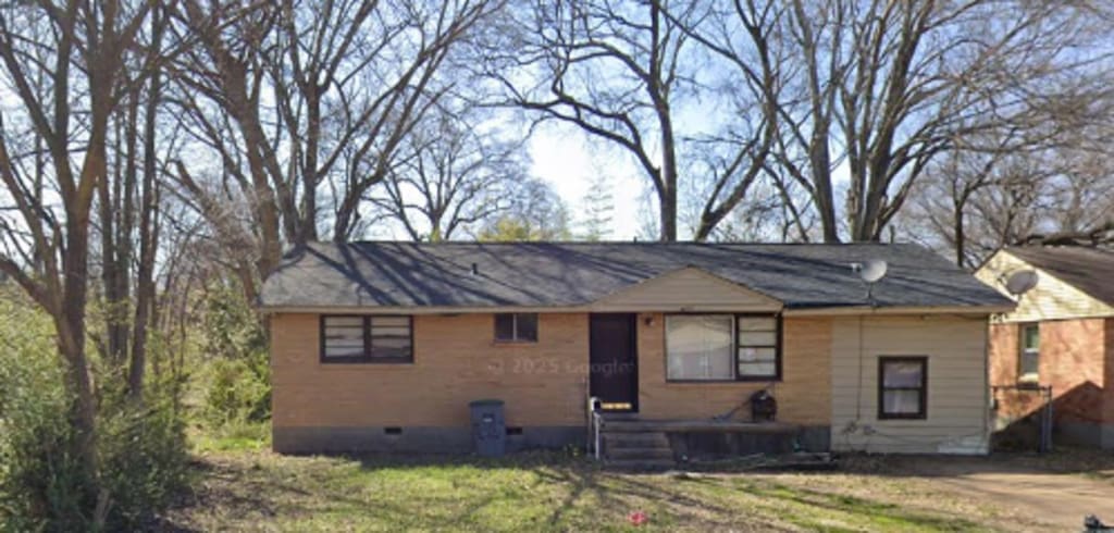 1061 Dora Cv, Memphis, TN 38122 - view of front facade featuring crawl space