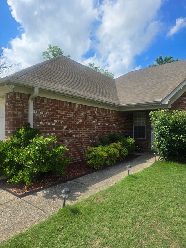4568 Perkins Grove Cv, Memphis, TN 38122 - view of side of home with brick siding and a lawn