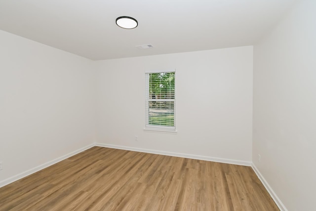 4130 Cottonwood Rd, Memphis, TN 38118 - empty room featuring light wood-style flooring and baseboards