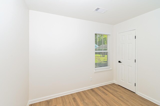 4130 Cottonwood Rd, Memphis, TN 38118 - empty room with light wood-style flooring and baseboards