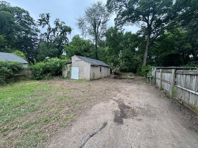 1445 Depass St, Memphis, TN 38122 - view of yard featuring a storage shed
