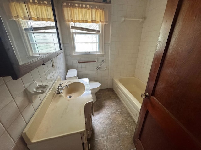 1445 Depass St, Memphis, TN 38122 - full bathroom featuring vanity, tile walls, and tile patterned flooring