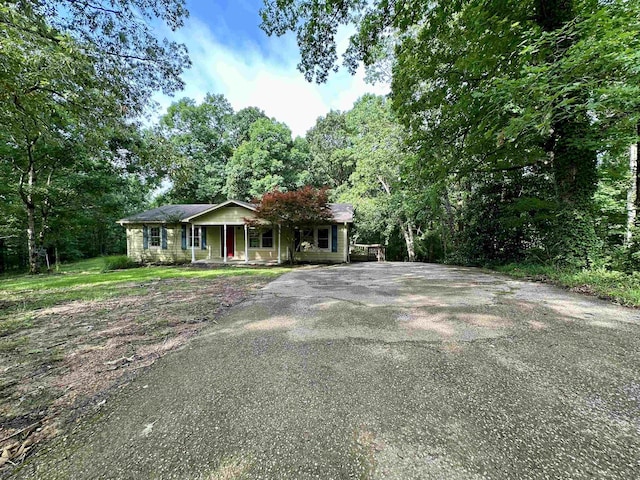 1790 Country Club Rd, Somerville, TN 38068 - view of front of property featuring a porch and driveway
