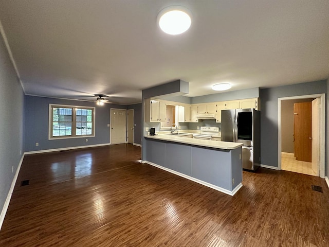 1790 Country Club Rd, Somerville, TN 38068 - kitchen with smart refrigerator, electric stove, under cabinet range hood, a peninsula, and light countertops