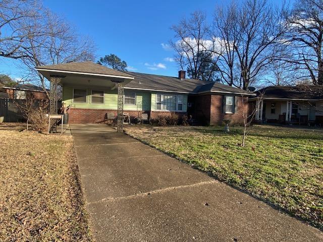4643 E Renshaw Dr, Memphis, TN 38122 - ranch-style home with driveway, brick siding, a front yard, and a carport