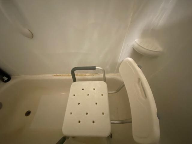 4643 E Renshaw Dr, Memphis, TN 38122 - bathroom view of a tub with jets