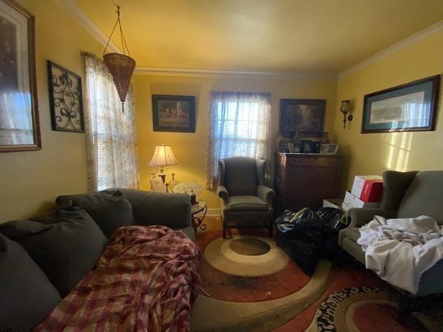4643 E Renshaw Dr, Memphis, TN 38122 - living room with crown molding