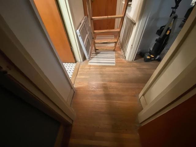 4643 E Renshaw Dr, Memphis, TN 38122 - hallway featuring hardwood / wood-style floors