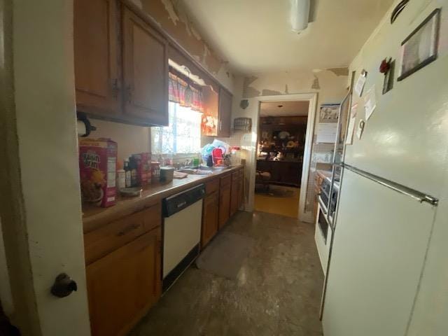4643 E Renshaw Dr, Memphis, TN 38122 - kitchen featuring white appliances and light countertops