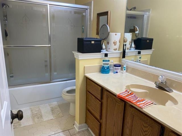 7148 Tranquil Creek Dr, Memphis, TN 38125 - full bath featuring vanity, tile patterned floors, and combined bath / shower with glass door