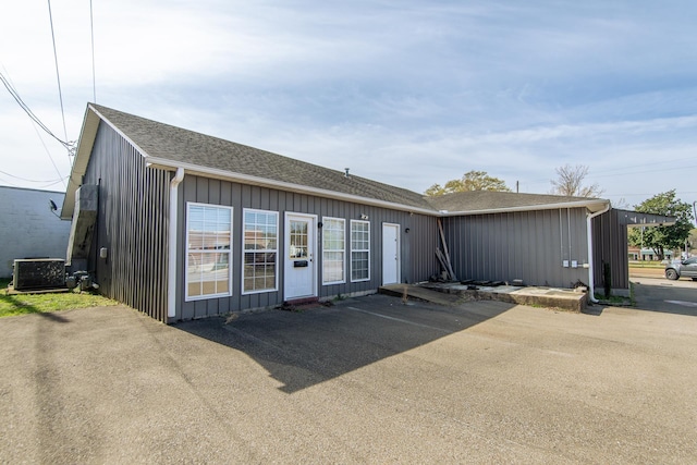 119 N 4th St, Selmer, TN 38375 - view of front of house featuring a shingled roof