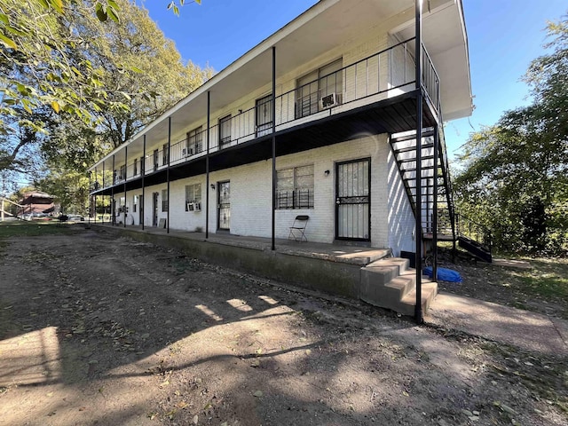 1025 S Wellington St, Memphis, TN 38126 - view of property with stairway