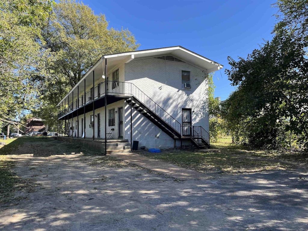 1025 S Wellington St, Memphis, TN 38126 - view of side of property with brick siding and stairs