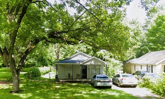 2558 Steele St, Memphis, TN 38127 - bungalow-style house with a front lawn