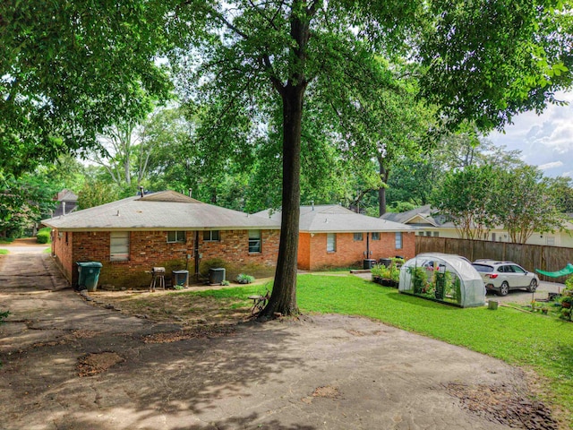 2092 Harbert Ave, Memphis, TN 38104 - back of property with brick siding