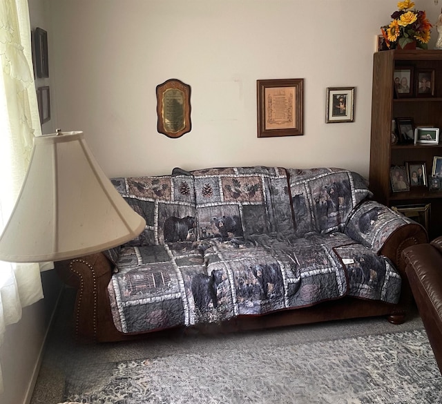 83 Henry St, Marion, AR 72364 - view of carpeted living room