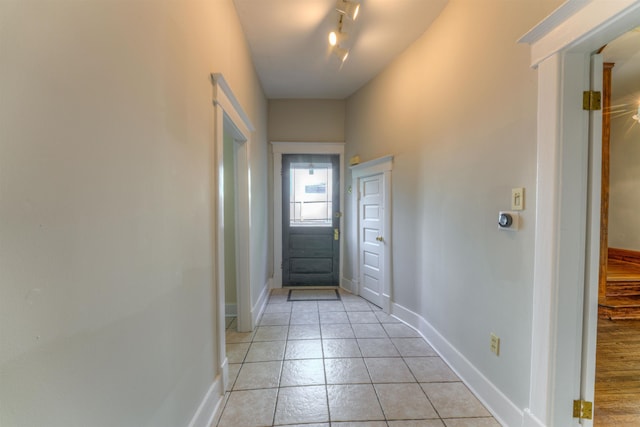 1692 Carruthers Pl, Memphis, TN 38112 - entryway with baseboards and light tile patterned floors