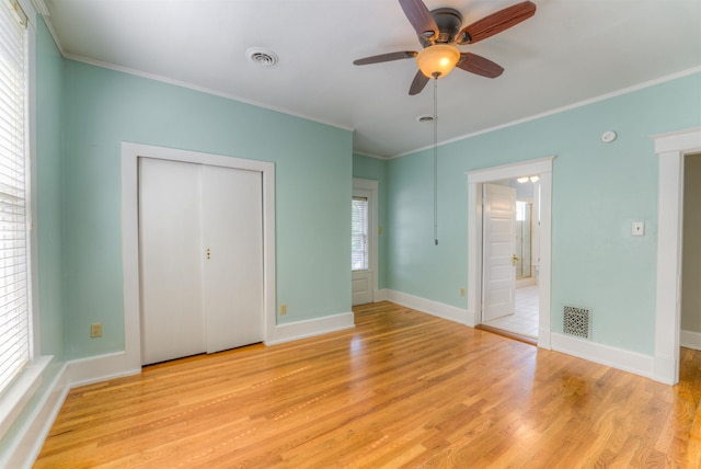 1692 Carruthers Pl, Memphis, TN 38112 - unfurnished bedroom with light wood finished floors, crown molding, a closet, and a ceiling fan