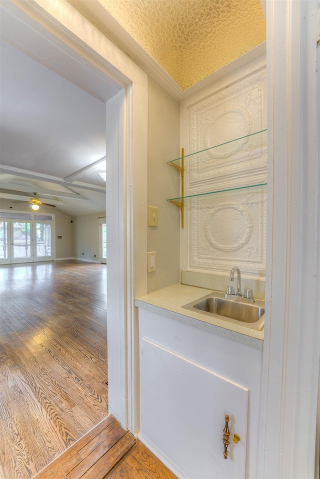 1692 Carruthers Pl, Memphis, TN 38112 - bar featuring wood finished floors and a ceiling fan