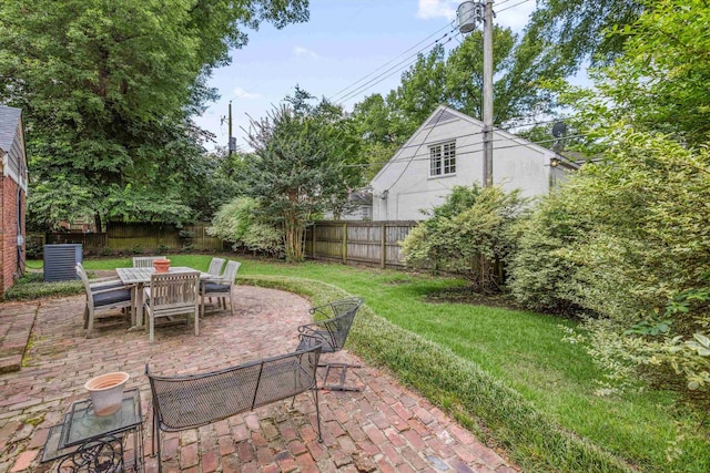 215 Belhaven St, Memphis, TN 38117 - fenced backyard featuring a patio area and outdoor dining space
