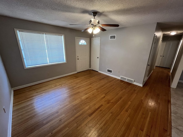 4080 Northbridge Ave, Memphis, TN 38118 - entrance foyer featuring wood finished floors, a textured ceiling, and ceiling fan