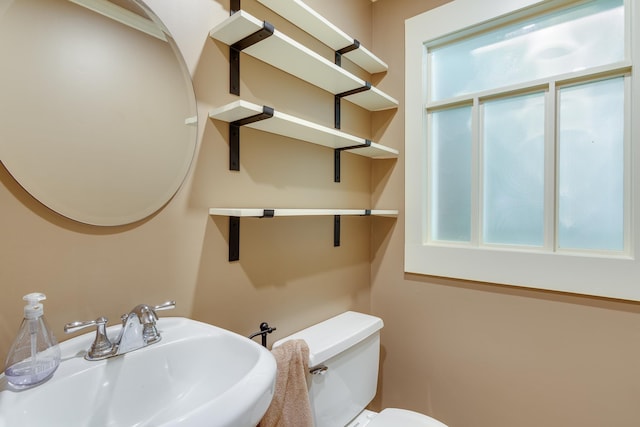 2030 Quail Creek Cv, Memphis, TN 38119 - bathroom with a sink and toilet