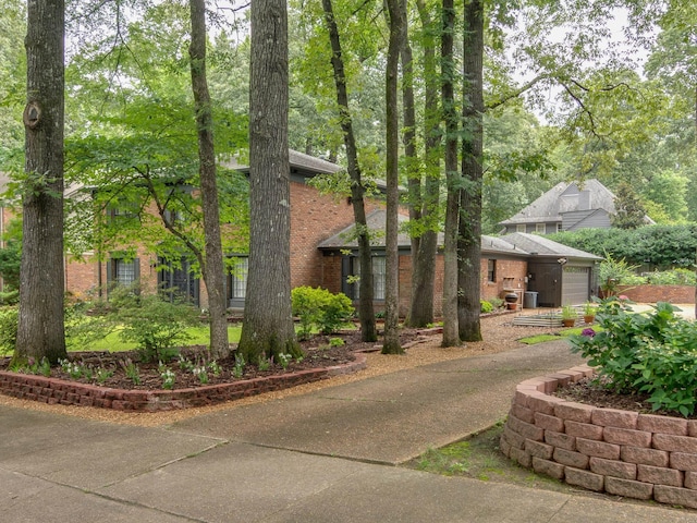 2030 Quail Creek Cv, Memphis, TN 38119 - view of front of home featuring brick siding and a garage