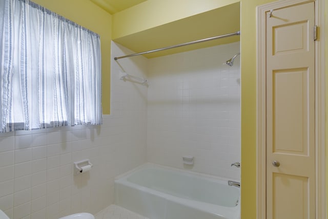 2030 Quail Creek Cv, Memphis, TN 38119 - full bathroom featuring shower / bathtub combination and toilet
