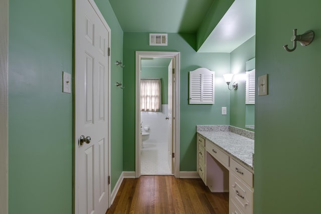 2030 Quail Creek Cv, Memphis, TN 38119 - bathroom featuring wood finished floors and vanity