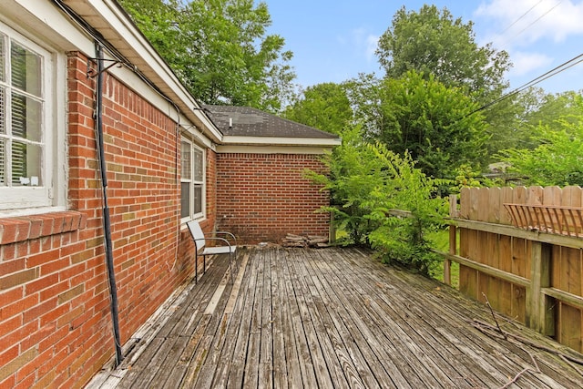 3541 Aurora Cir, Memphis, TN 38111 - view of wooden deck