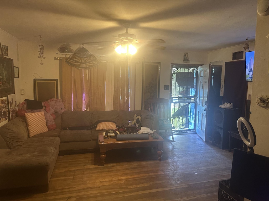 1638 Hester Dr, Memphis, TN 38116 - living area featuring a ceiling fan and wood finished floors