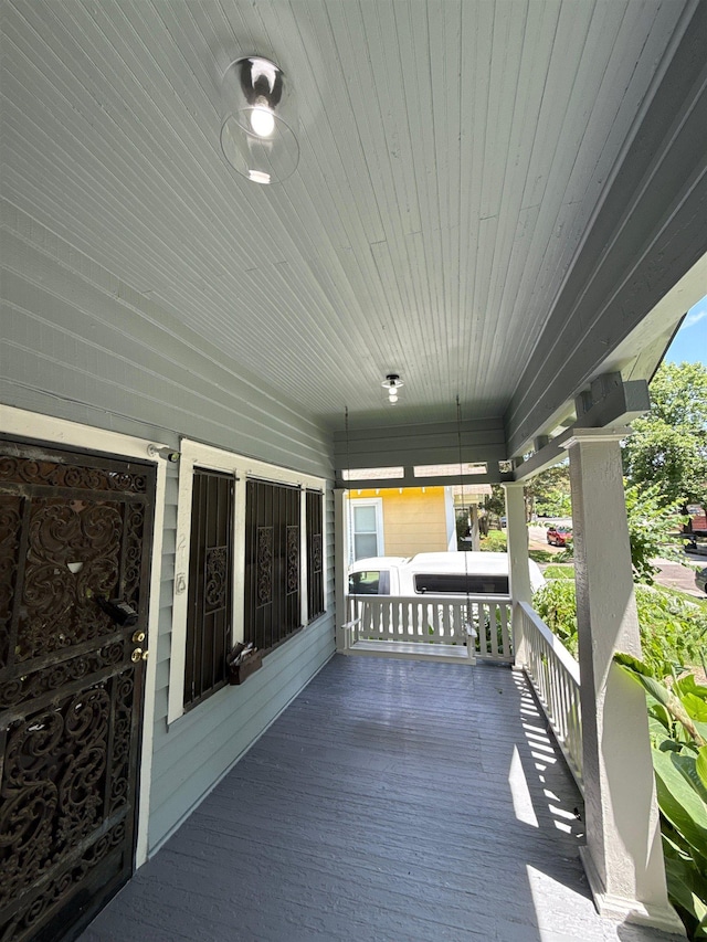 1053 Fleece Pl, Memphis, TN 38104 - view of wooden porch