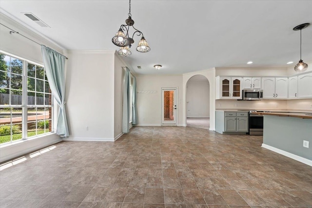 3760 Broadway Rd, Bartlett, TN 38135 - kitchen featuring appliances with stainless steel finishes, healthy amount of natural light, arched walkways, a chandelier, and recessed lighting