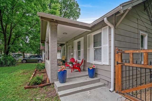 569 Lundee Pl, Memphis, TN 38111 - entrance to property featuring a porch and a yard